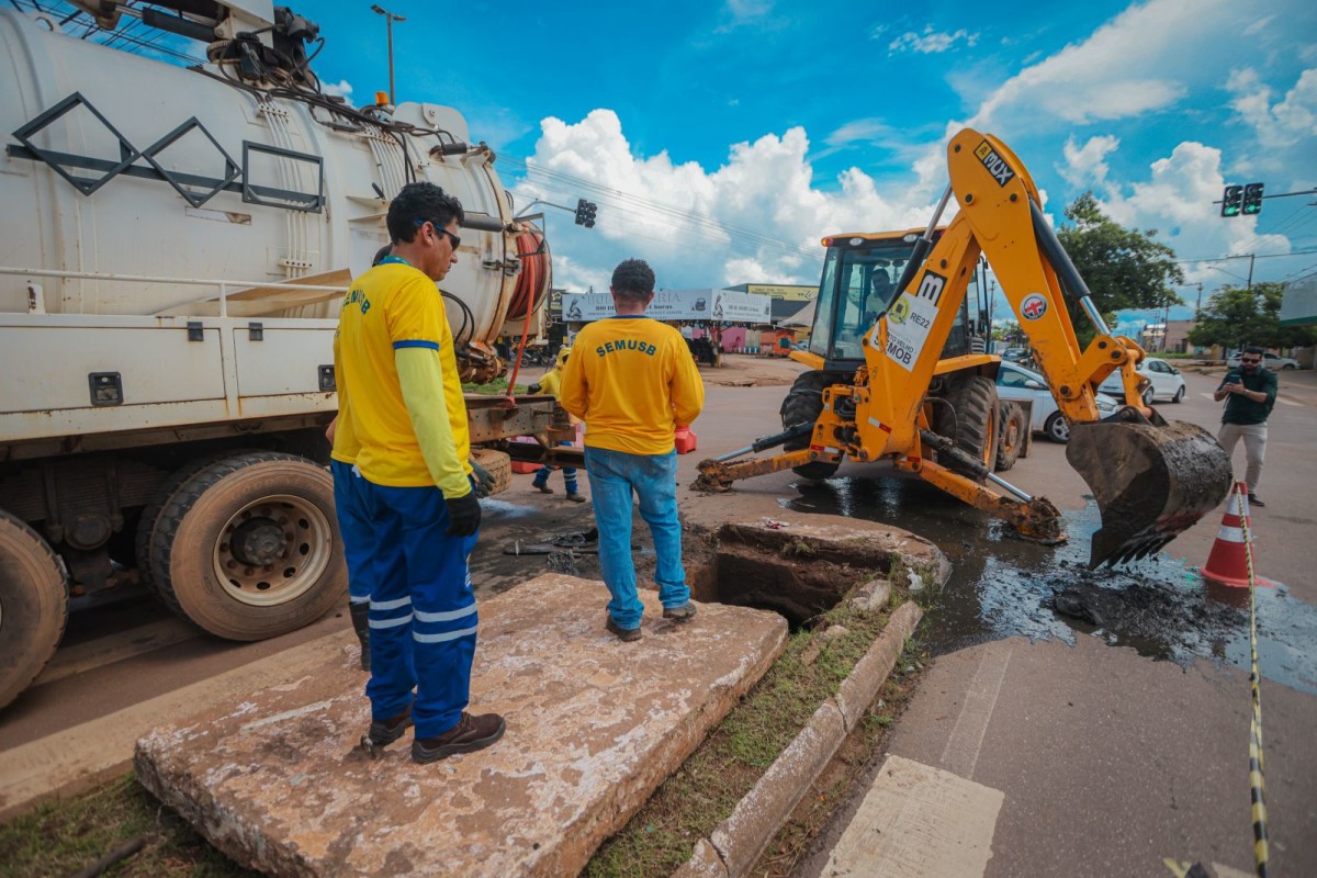 Equipes seguem trabalhando na desobstrução de bocas de lobo